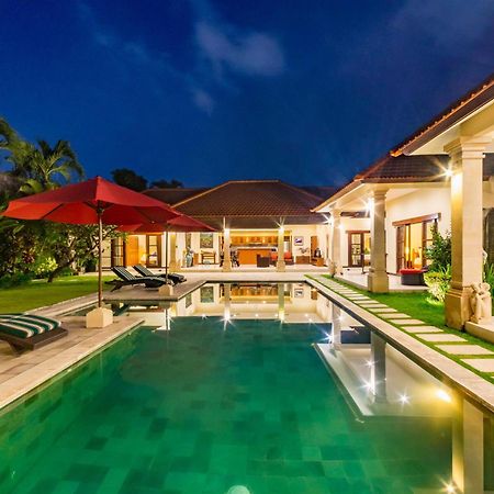 Villa Bugis Drupadi Seminyak Room photo