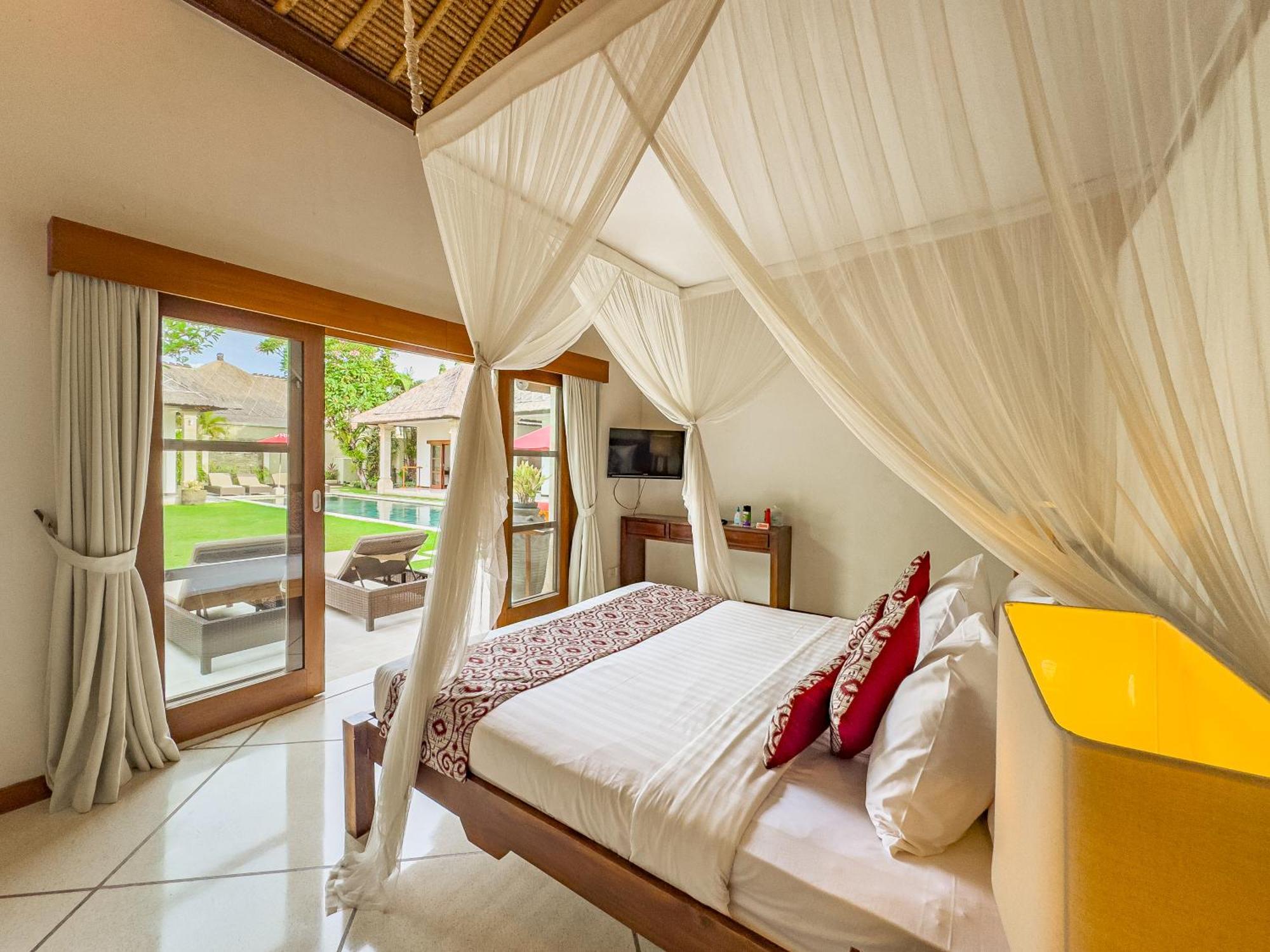 Villa Bugis Drupadi Seminyak Room photo