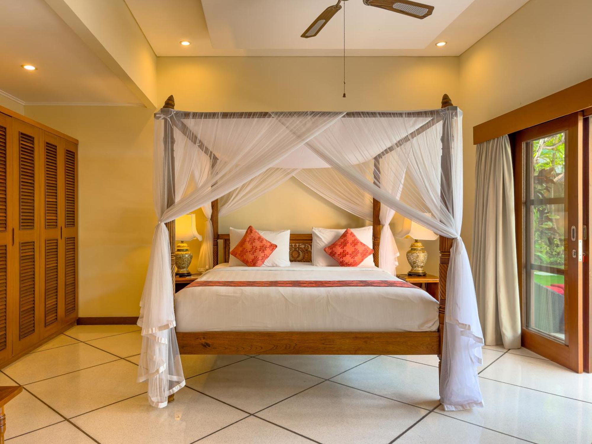 Villa Bugis Drupadi Seminyak Room photo