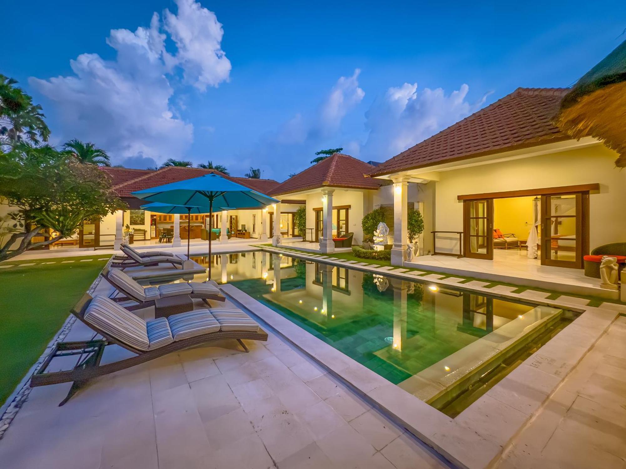 Villa Bugis Drupadi Seminyak Room photo